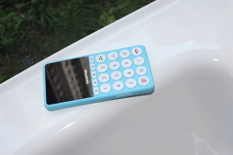 孩子成长的得力助手 小爱通学生知识手机