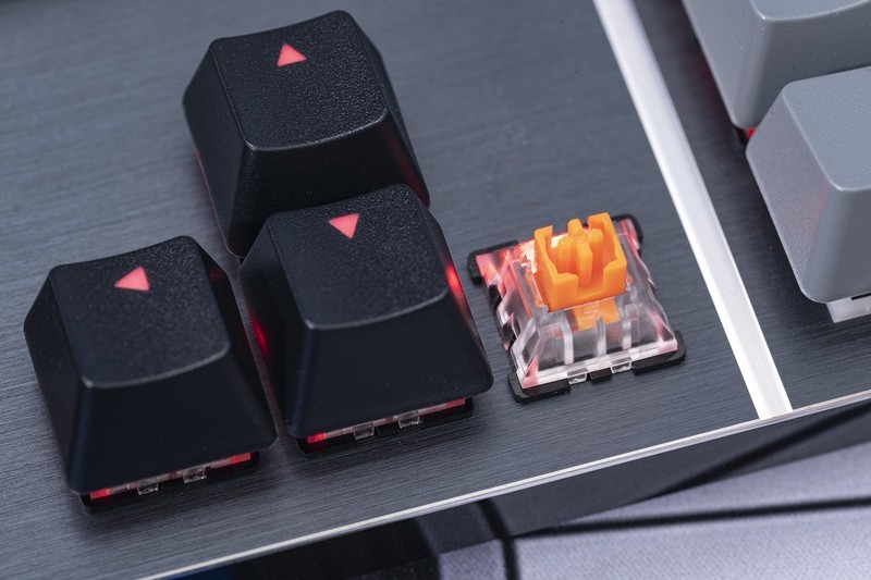 金属简约风，多样化选择，迪摩F8十字军机械键盘