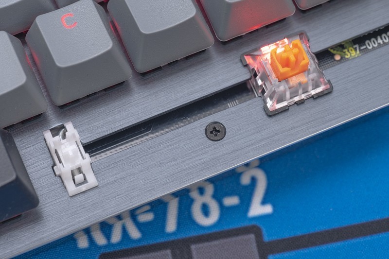 金属简约风，多样化选择，迪摩F8十字军机械键盘