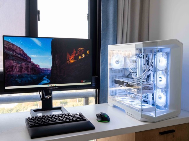 FPS发烧友的全能QD-MiniLED显示器，泰坦军团P245MS晒单