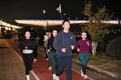 六年跑步爱好者亲测：深度对比Bose、漫步者、南卡等开放式耳机！