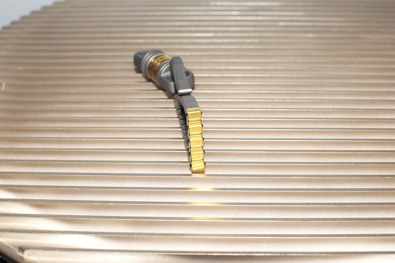 低调奢华的工艺之美 费戈皇冠双头钥匙扣