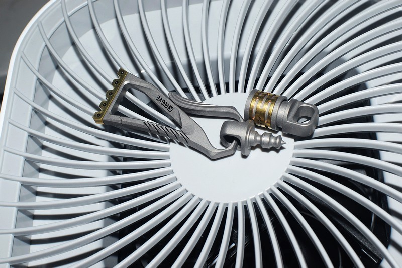 低调奢华的工艺之美 费戈皇冠双头钥匙扣