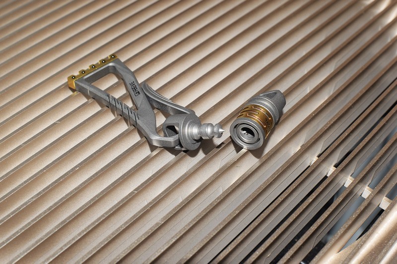 低调奢华的工艺之美 费戈皇冠双头钥匙扣