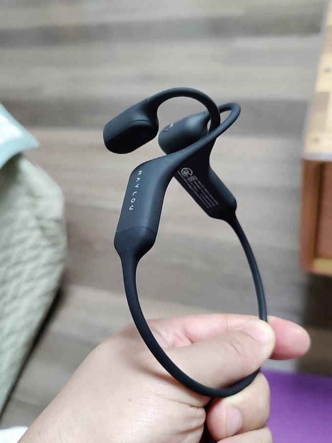 舒适度最好的运动耳机 ChMkLGbtILCIZ4StAACrOV-jdRwAAjS4gM6OKIAAKtR927.jpg