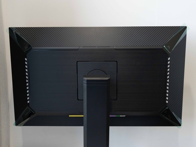 FPS发烧友的全能QD-MiniLED显示器，泰坦军团P245MS晒单