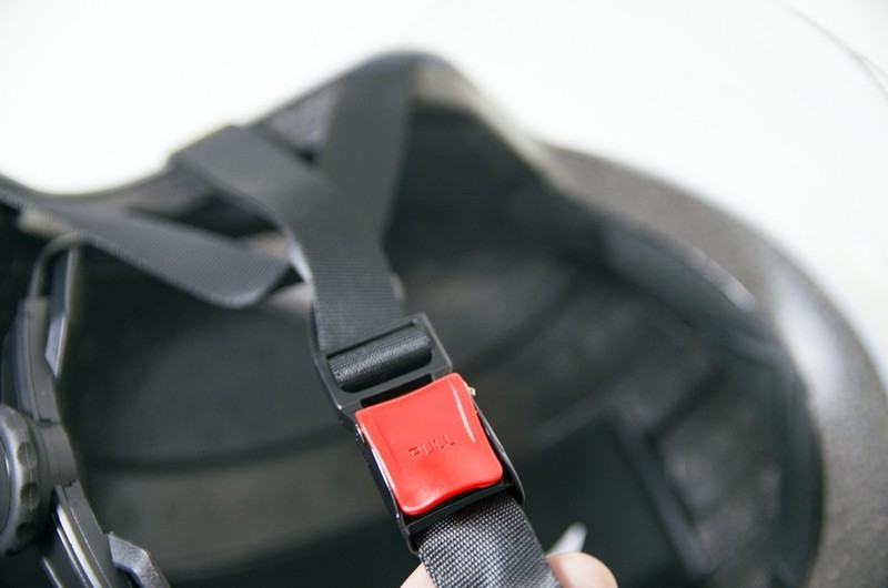 “一盔一带”确保安全出行，?这款?安全头盔销量?火爆?