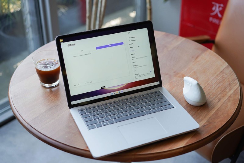 500内无敌手，被网友吹爆的罗技Lift人体工学垂直鼠标到底怎么样