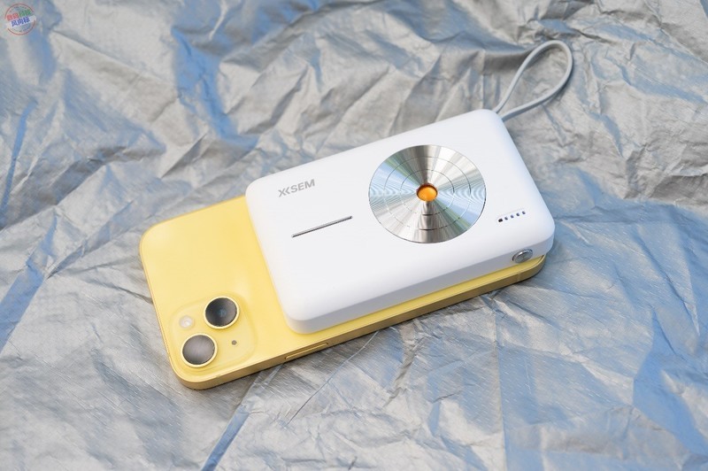 不只MagSafe，还自带双头充电线，西圣PB无线充电宝上手