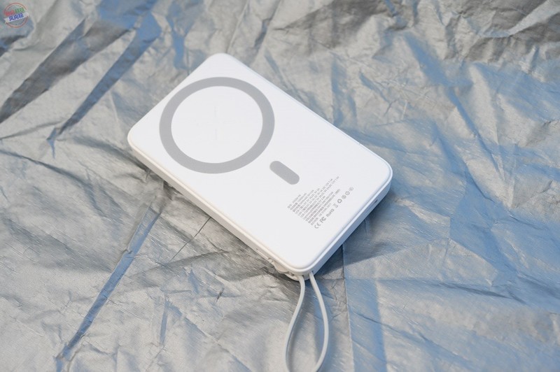 不只MagSafe，还自带双头充电线，西圣PB无线充电宝上手