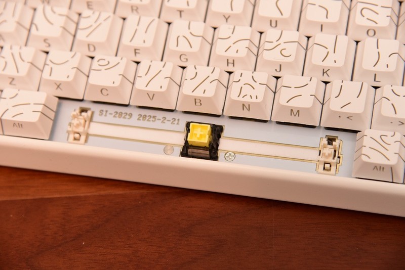 磁轴万变！卫星云图！—狼蛛HERO84HE机械键盘体验