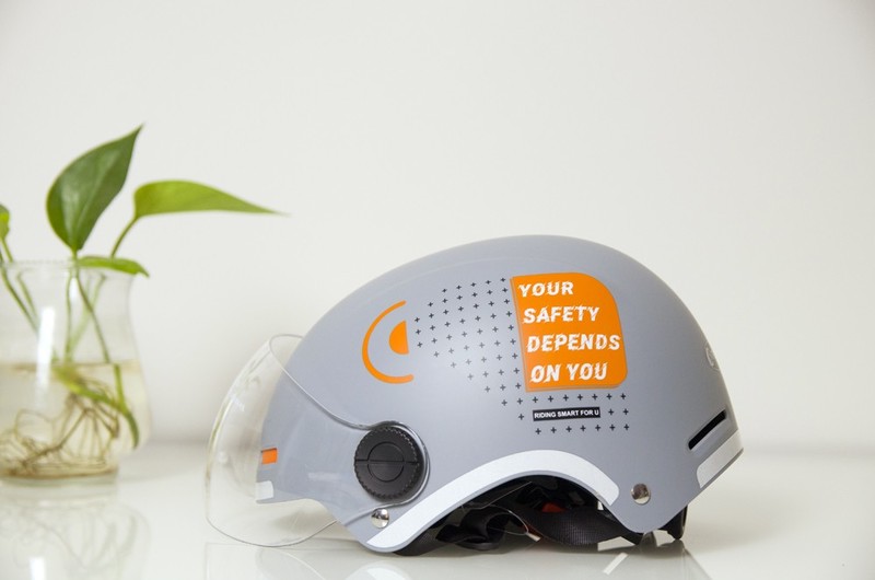 “一盔一带”确保安全出行，?这款?安全头盔销量?火爆?