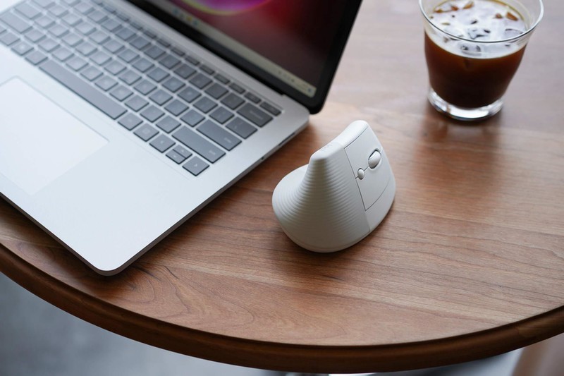 500内无敌手，被网友吹爆的罗技Lift人体工学垂直鼠标到底怎么样