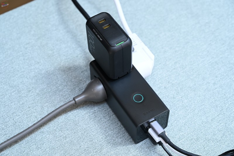 宿舍工位的插孔扩展器，体积小巧随处可用，倍思30W氮化镓快充插线板上手