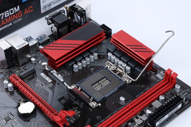 售价千元内D5 B760M主板怎么选？技嘉B760M魔鹰主板测评分享