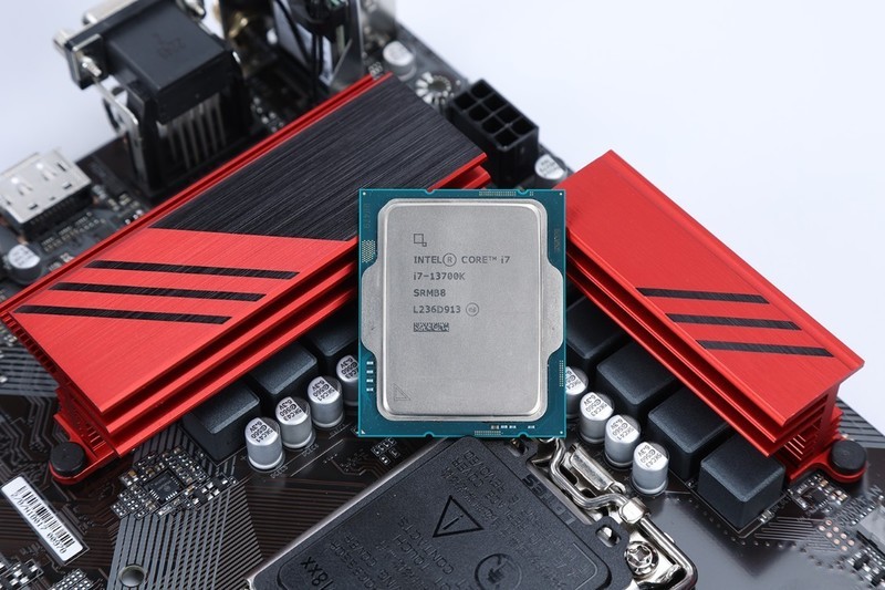 售价千元内D5 B760M主板怎么选？技嘉B760M魔鹰主板测评分享