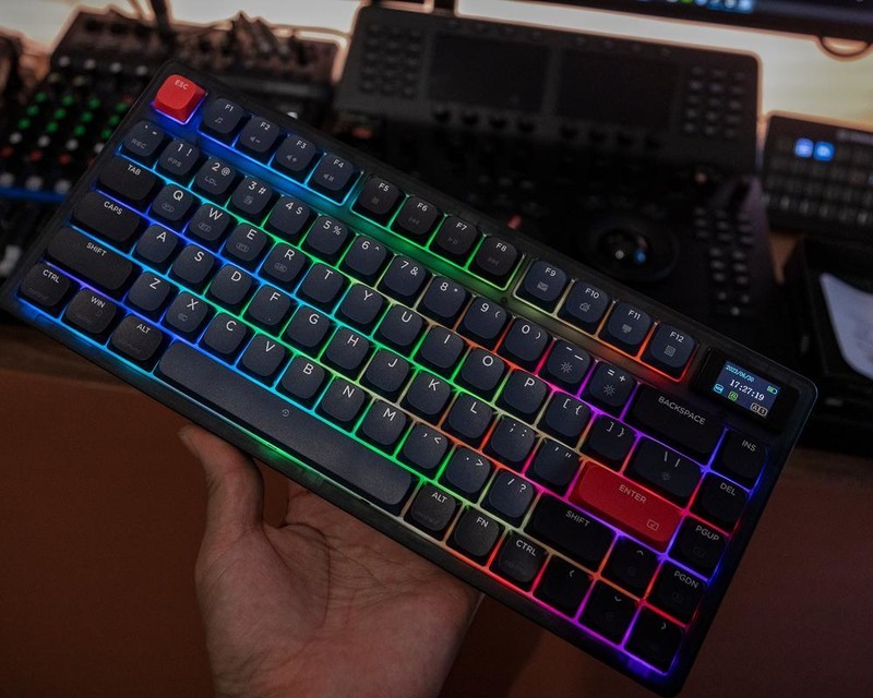 gasket结构的矮轴机械键盘，黑爵AK832pro 开箱