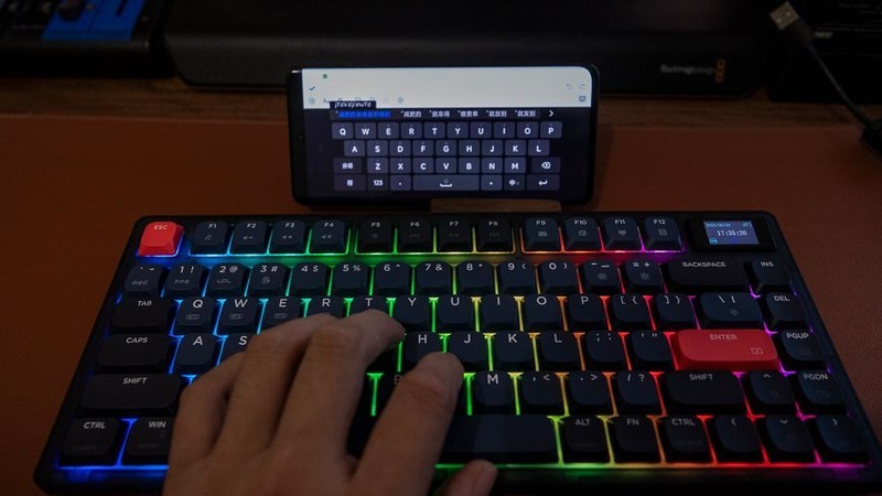 gasket结构的矮轴机械键盘，黑爵AK832pro 开箱