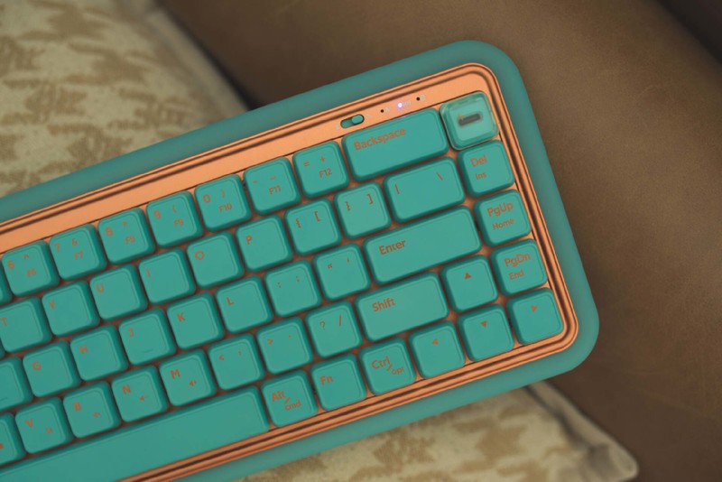 你从没见过的键盘形态，软硬兼施居然还能这么玩？