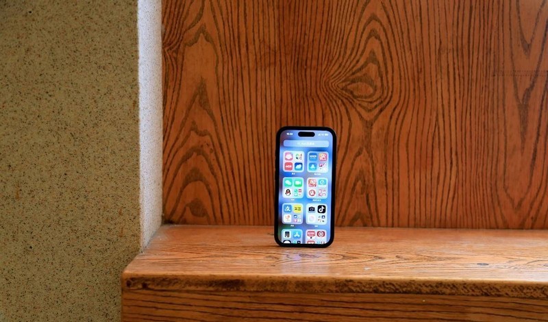 不用纠结月月换手机壳？碳纤维手机壳一步到位