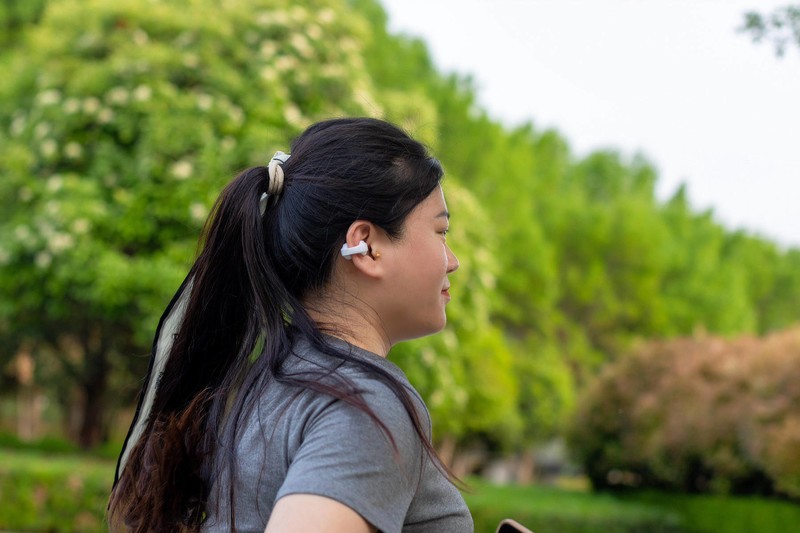 唐麦Q3蓝牙耳机：碳纤维纳米振膜加持，为你呈现沉浸式7D环绕音效