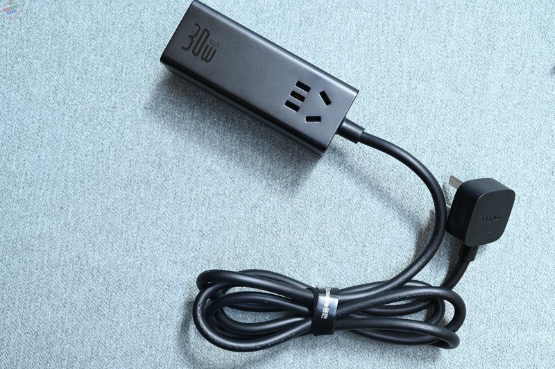 宿舍工位的插孔扩展器，体积小巧随处可用，倍思30W氮化镓快充插线板上手