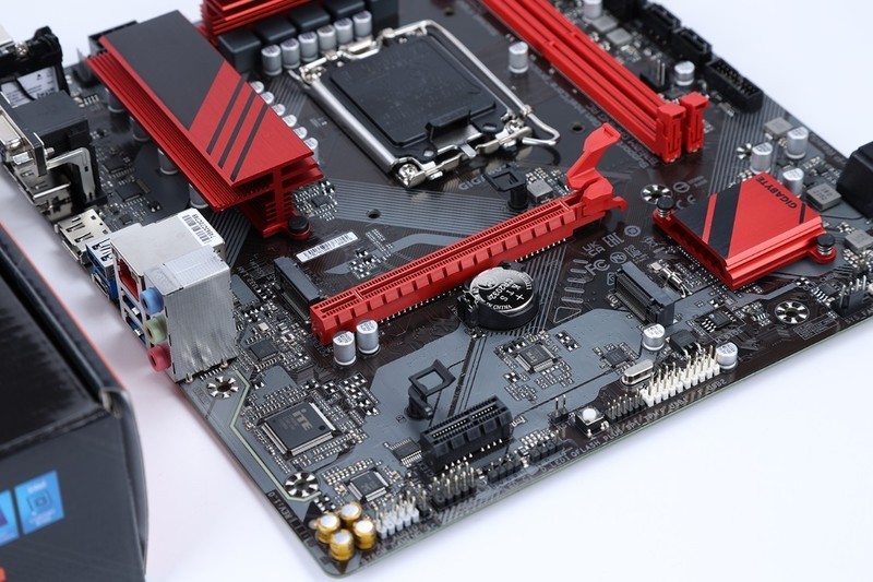 售价千元内D5 B760M主板怎么选？技嘉B760M魔鹰主板测评分享