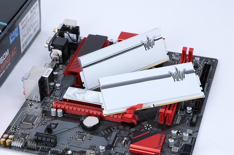 售价千元内D5 B760M主板怎么选？技嘉B760M魔鹰主板测评分享