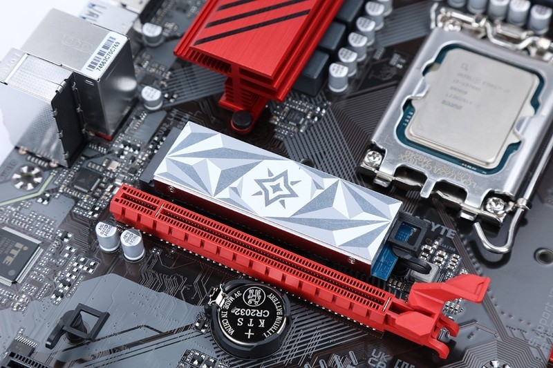 售价千元内D5 B760M主板怎么选？技嘉B760M魔鹰主板测评分享