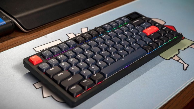 gasket结构的矮轴机械键盘，黑爵AK832pro 开箱