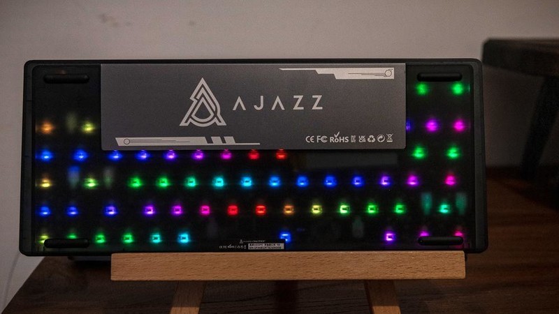 gasket结构的矮轴机械键盘，黑爵AK832pro 开箱