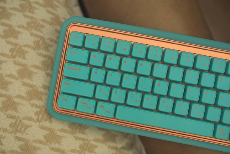 你从没见过的键盘形态，软硬兼施居然还能这么玩？