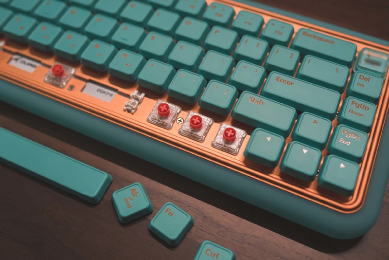 你从没见过的键盘形态，软硬兼施居然还能这么玩？