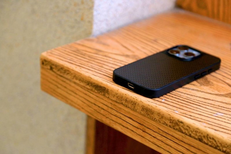 不用纠结月月换手机壳？碳纤维手机壳一步到位