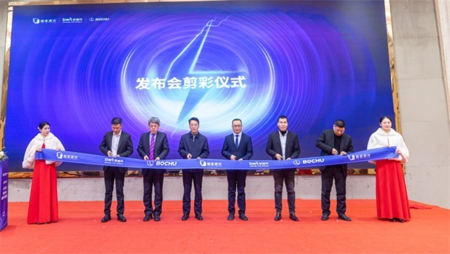 嘉泰激光携手凯普林、柏楚电子联合发布全球首台雷霆100kW超高功率切割设备