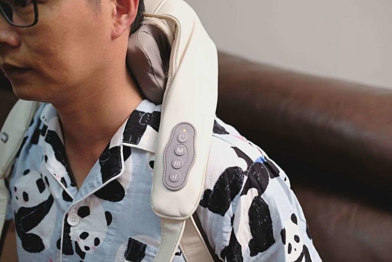 打工人的救星-云康宝肩颈按摩仪。从此在家享受星级仿人手按摩！