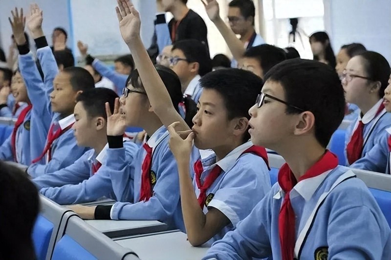 护眼台灯真的护眼吗?适合学生写作业的台灯你知道怎么选吗？