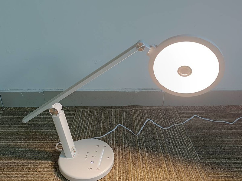 护眼台灯真的护眼吗?适合学生写作业的台灯你知道怎么选吗？