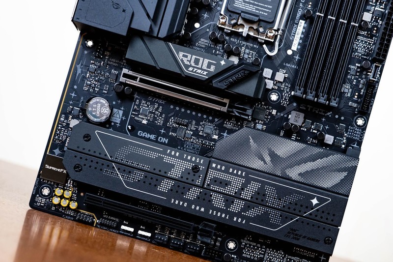 电竞基因与赛博美学，华硕ROG STRIX B860-F GAMING WIFI全面体验