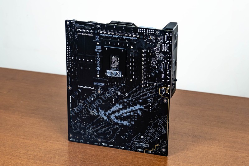 电竞基因与赛博美学，华硕ROG STRIX B860-F GAMING WIFI全面体验