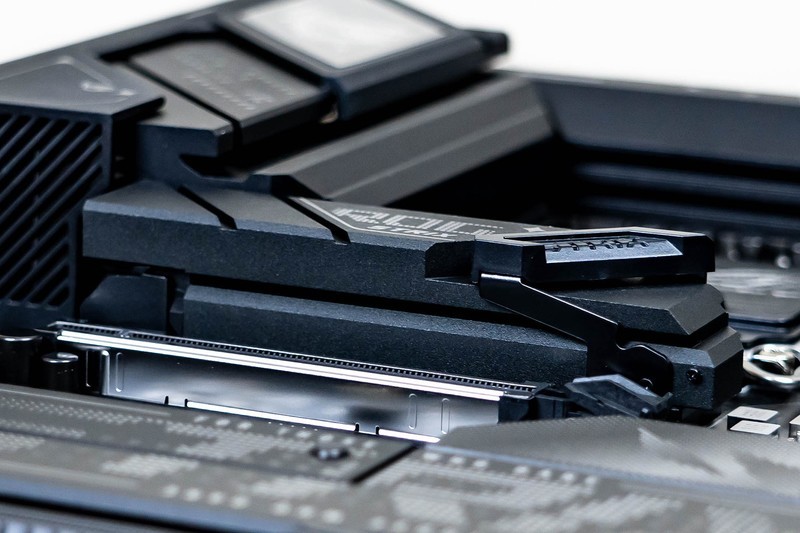 电竞基因与赛博美学，华硕ROG STRIX B860-F GAMING WIFI全面体验