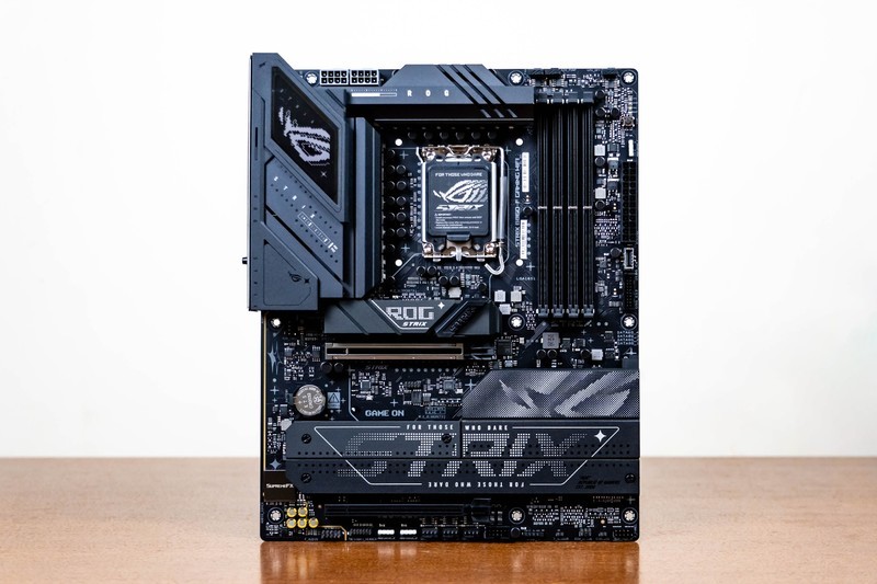电竞基因与赛博美学，华硕ROG STRIX B860-F GAMING WIFI全面体验