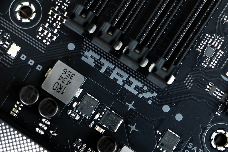 电竞基因与赛博美学，华硕ROG STRIX B860-F GAMING WIFI全面体验