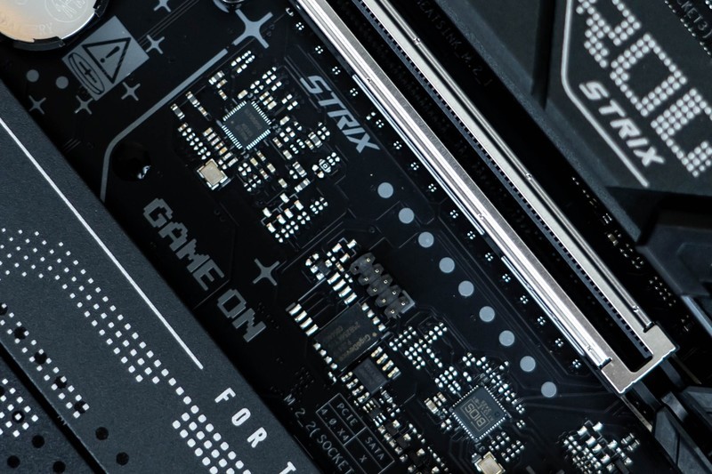 电竞基因与赛博美学，华硕ROG STRIX B860-F GAMING WIFI全面体验