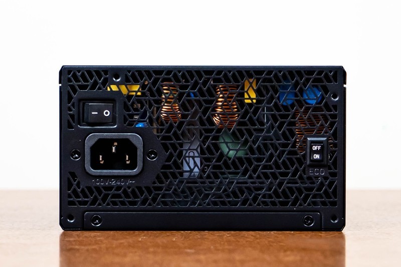 电竞基因与赛博美学，华硕ROG STRIX B860-F GAMING WIFI全面体验