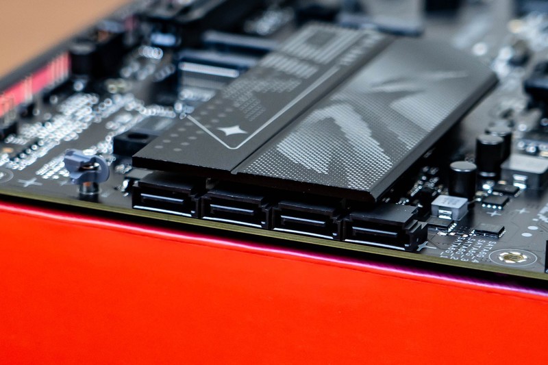 电竞基因与赛博美学，华硕ROG STRIX B860-F GAMING WIFI全面体验