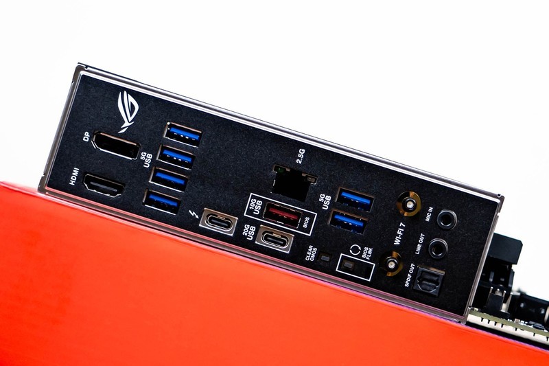 电竞基因与赛博美学，华硕ROG STRIX B860-F GAMING WIFI全面体验