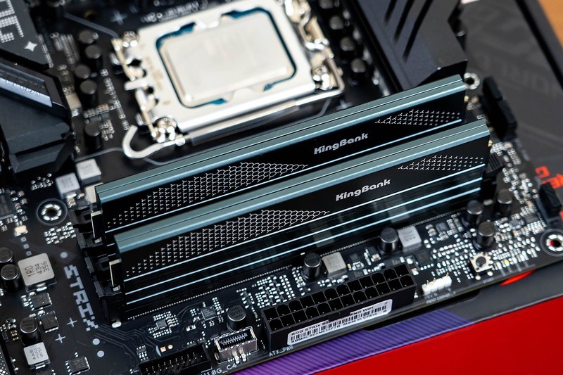 电竞基因与赛博美学，华硕ROG STRIX B860-F GAMING WIFI全面体验