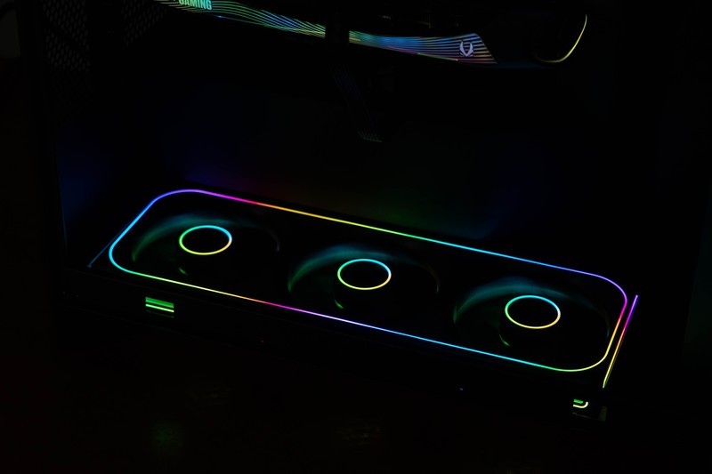 电竞基因与赛博美学，华硕ROG STRIX B860-F GAMING WIFI全面体验