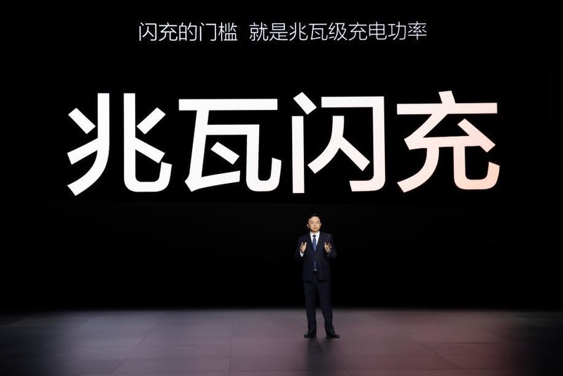 兆瓦闪充、大规模建超充站，比亚迪再放大招